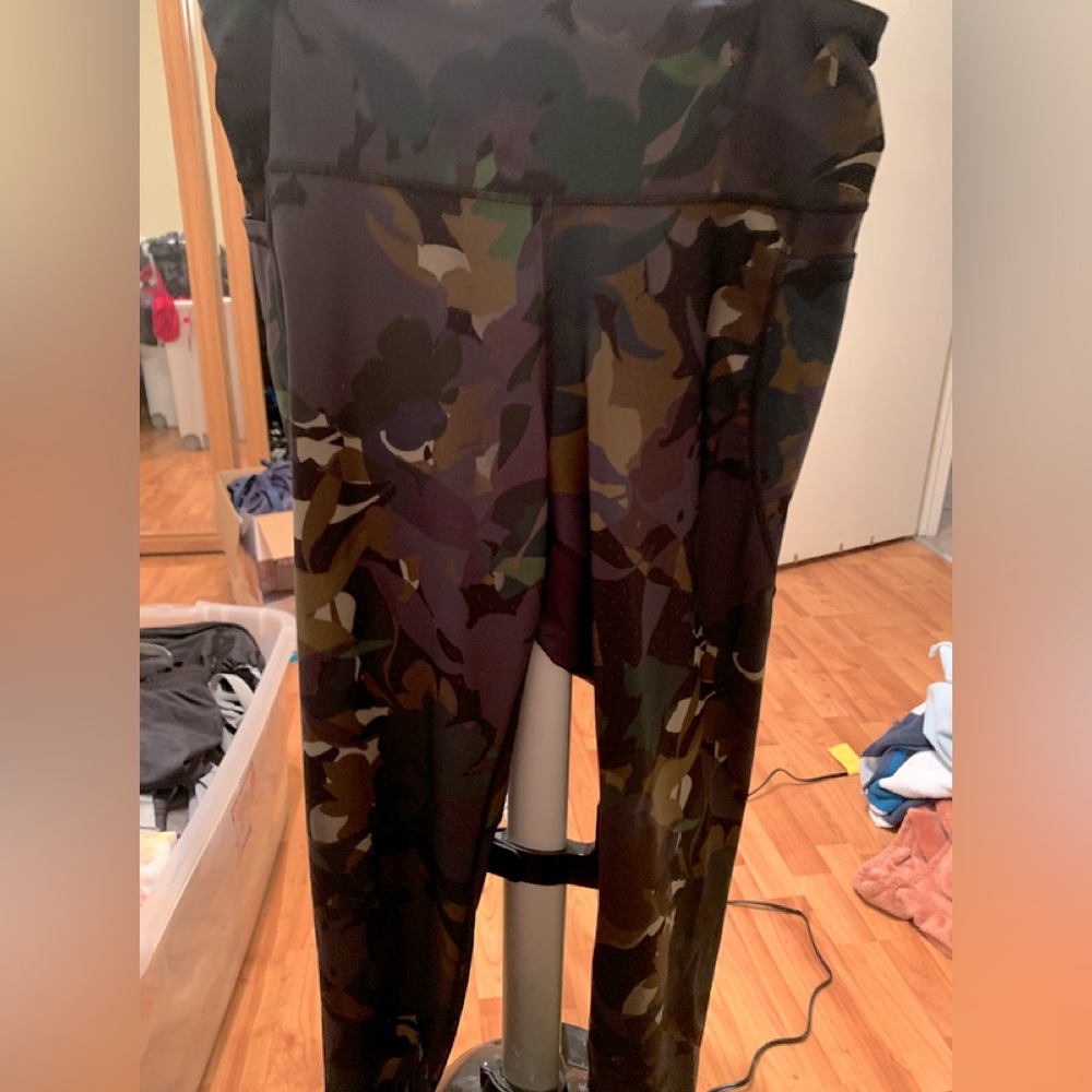 Old navy active camo leggings